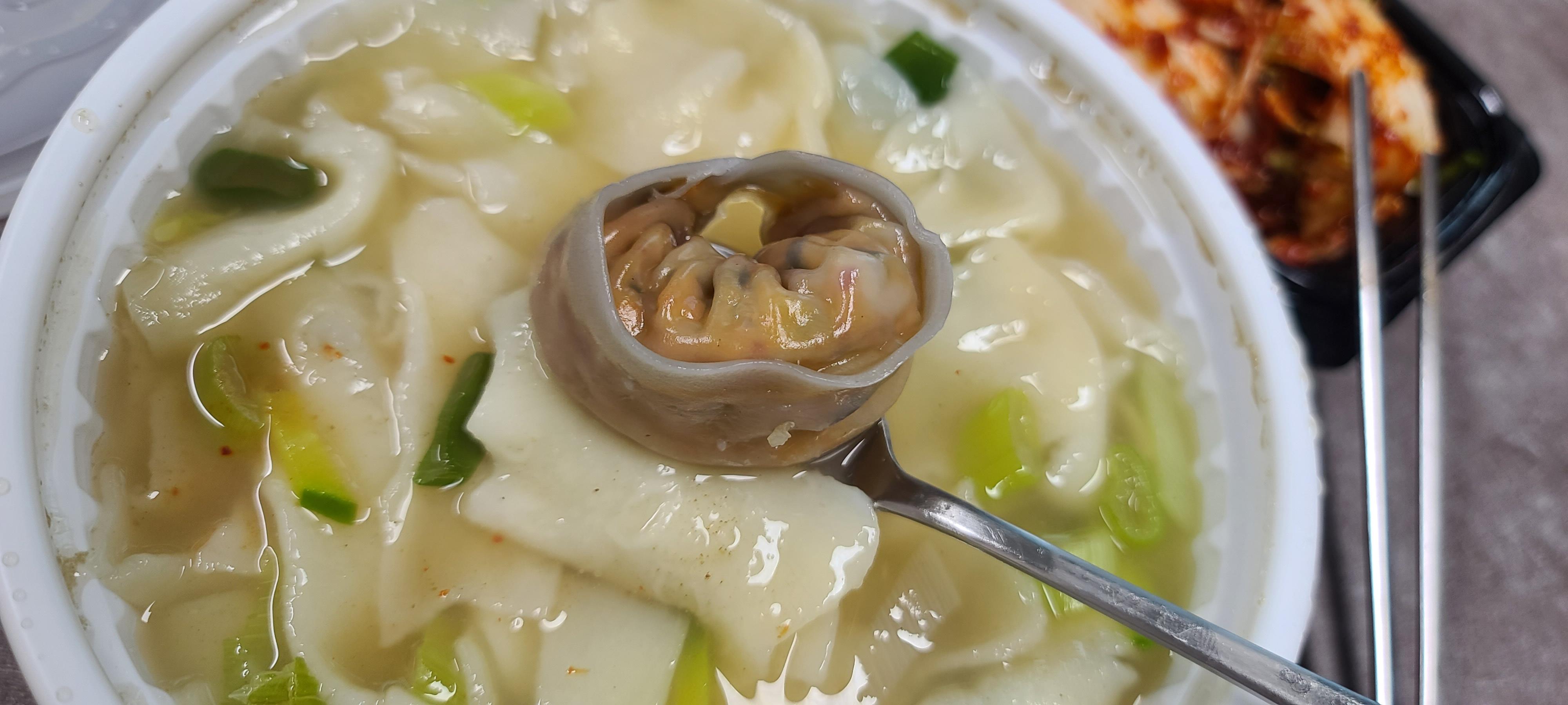멸치육수 수제비 배달맛집 상대원맛집 평택손칼국수 배달완료 내돈내산 영수증 구성품 김치만두 겉절이 수제비 한숟가락