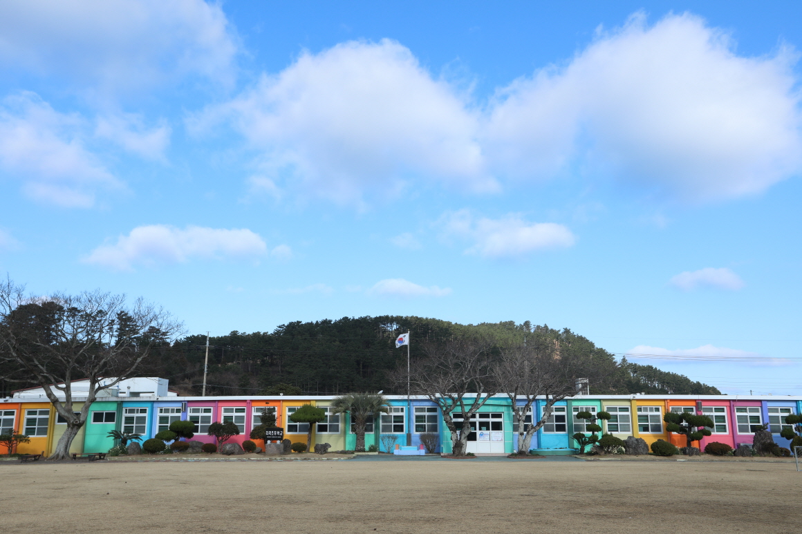 제주 더럭초등학교 핑크벽과 인생샷 명소, 감성 여행 포인트