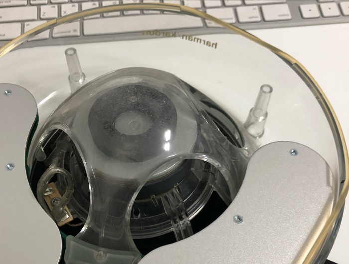 하만카돈-사운드스틱2-먼지제거