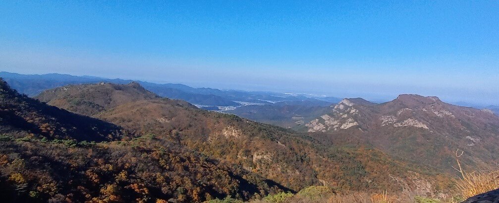 대둔산을 오를때의 능선의 모습