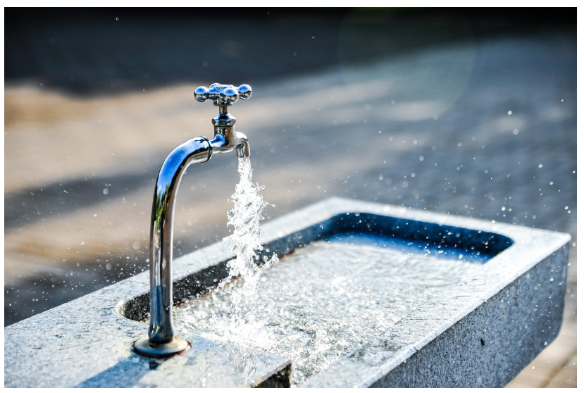 사람 몸에 수분이 부족할 경우 나타나는 변화와 건강 영향 총정리