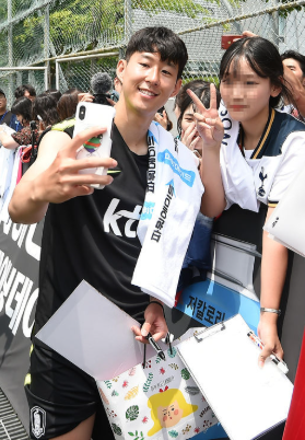 손흥민 팬서비스