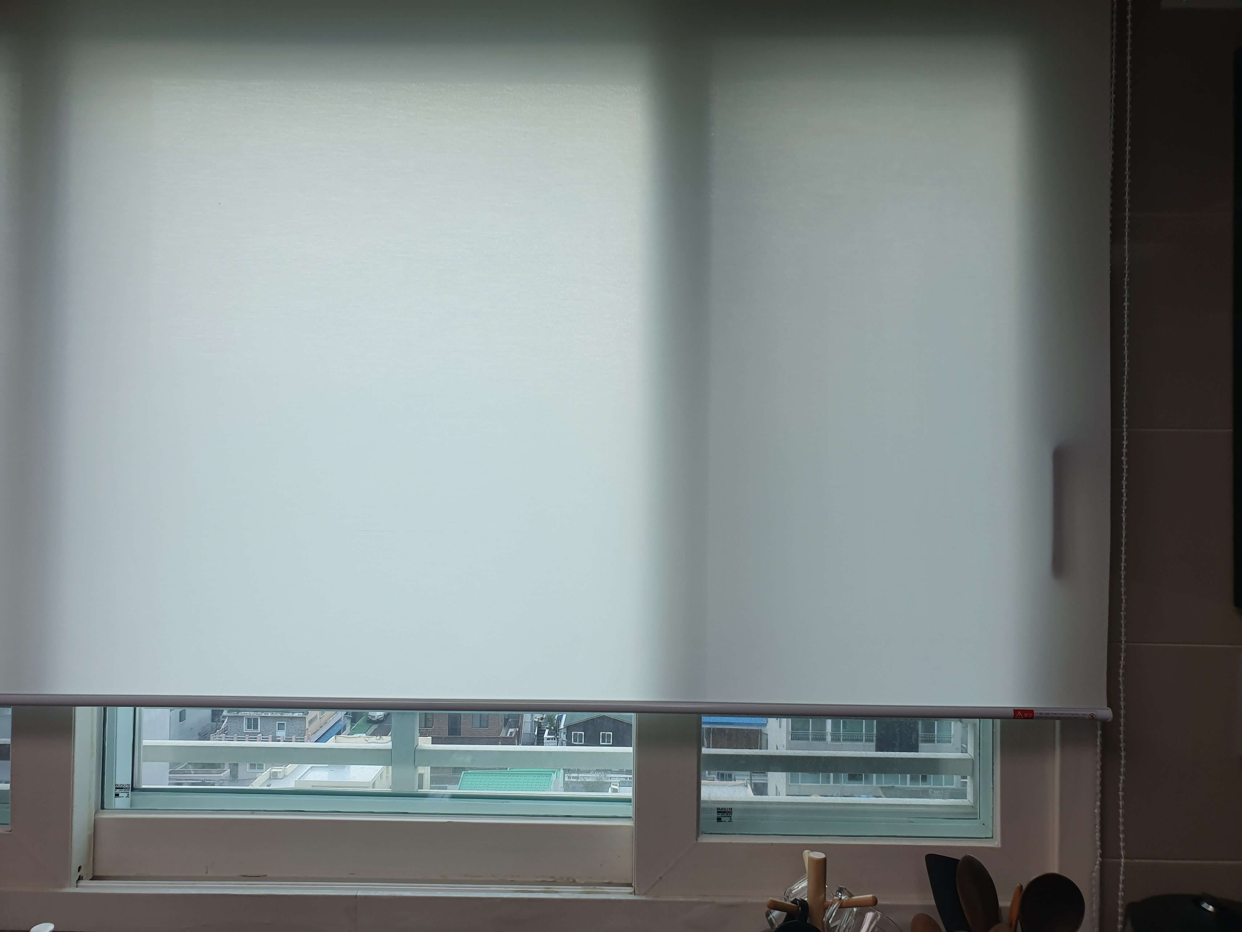 부엌-블라인드-화이트