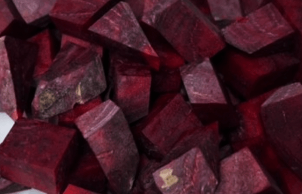 깍뚝썰기로-손질-되어진-비트