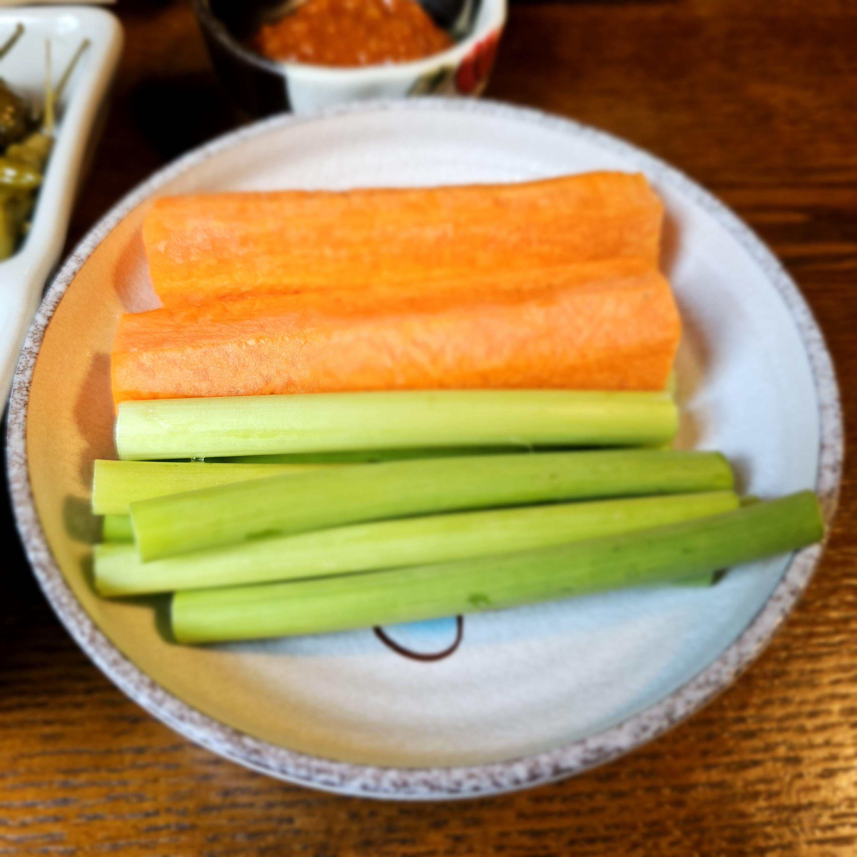 발산역 태풍참치 당근과 마늘종