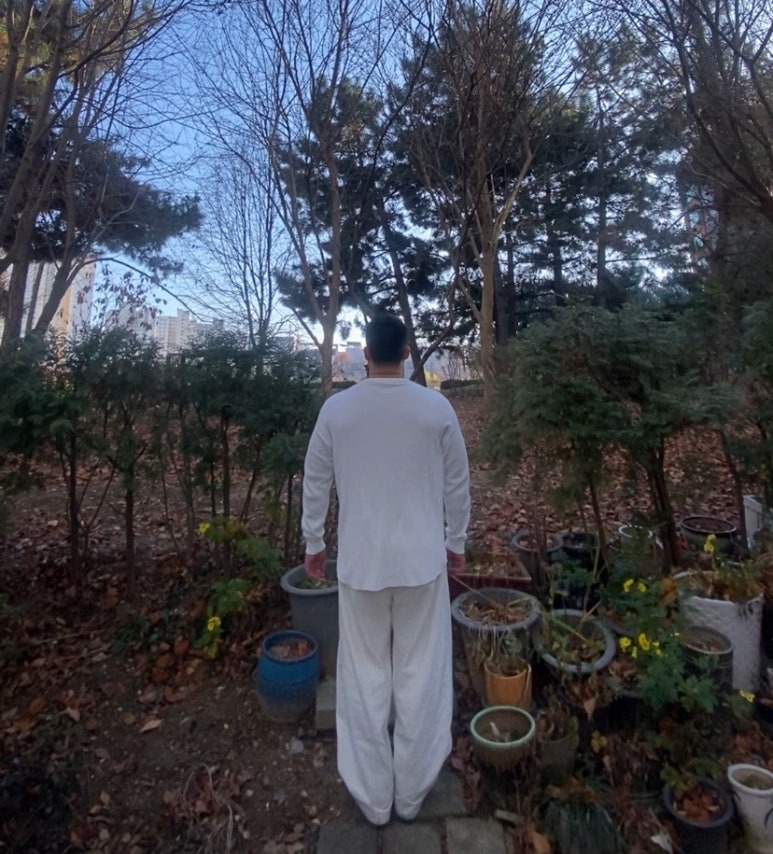 데일리룩('25. 12. 1.)유니클로 와플 헨리넥 티셔츠 화이트, 무신사스탠다드 데님 와이드 벌룬 팬츠 크림, 나이키 덩크 하이 레트로 DV0829-300(스타디움 그린/화이트)