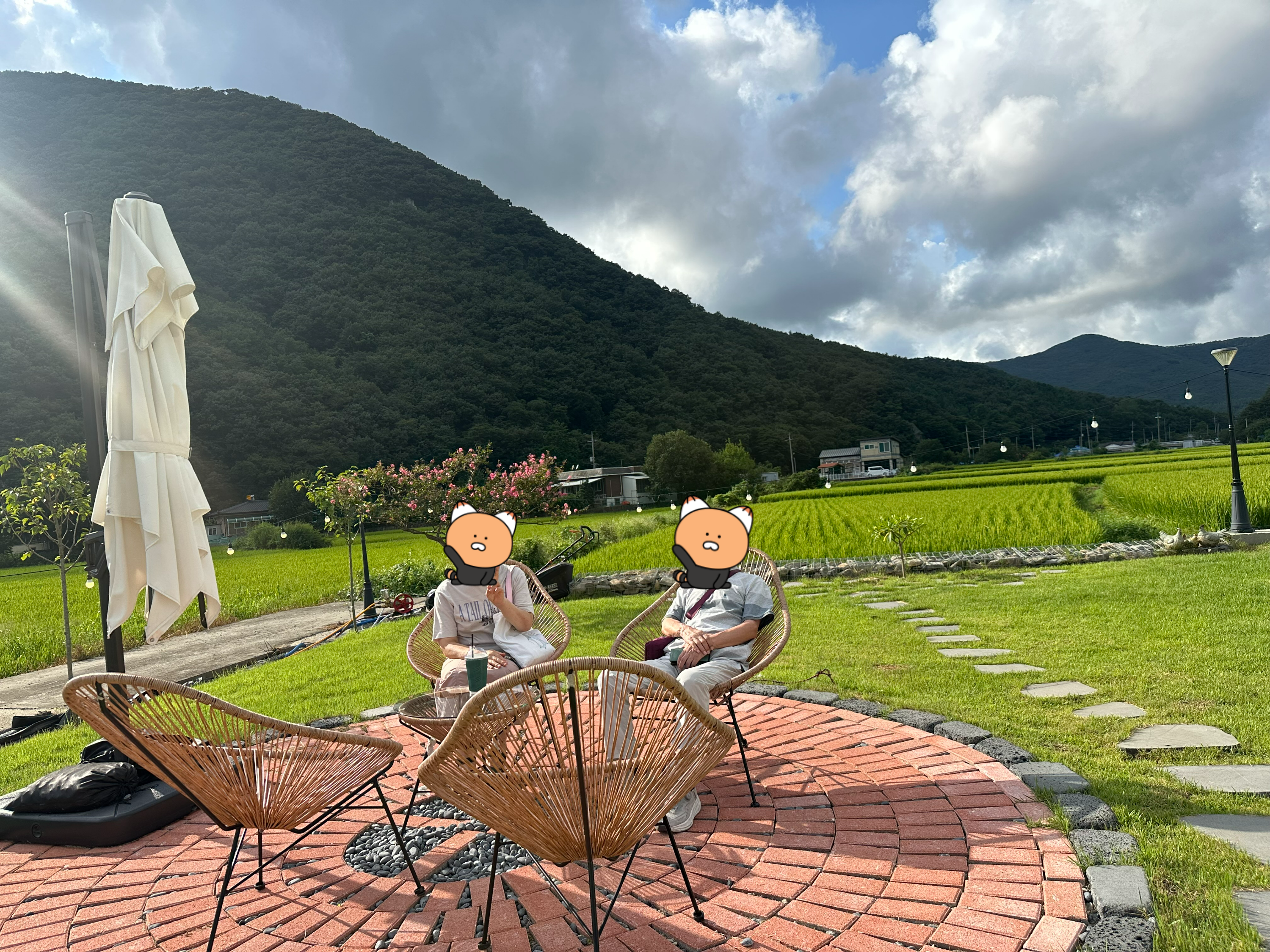 충남 보령, 대천, 무창포 여행 후기3(국내 가족 여행지 추천, 무창포 비체팰리스, 또다시 갯벌체험, 대천 맛집 부페, 점심 밥집 뷔페, 진짜 예쁜 카페 아르나, 분위기 좋은 카페 아르나, 한밤중 닭벼슬섬 산책, 대천항 수산시장 재방문, 찰광어회, 오징어회, 우성수산, 수연호수산, 무창포 비체펠리스, 오션뷰, 밥 해먹을 수 있는 숙소, 무창포 펜션)