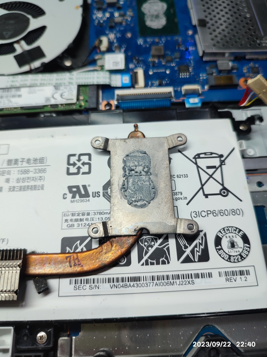 굳어 버린 서멀 구리스