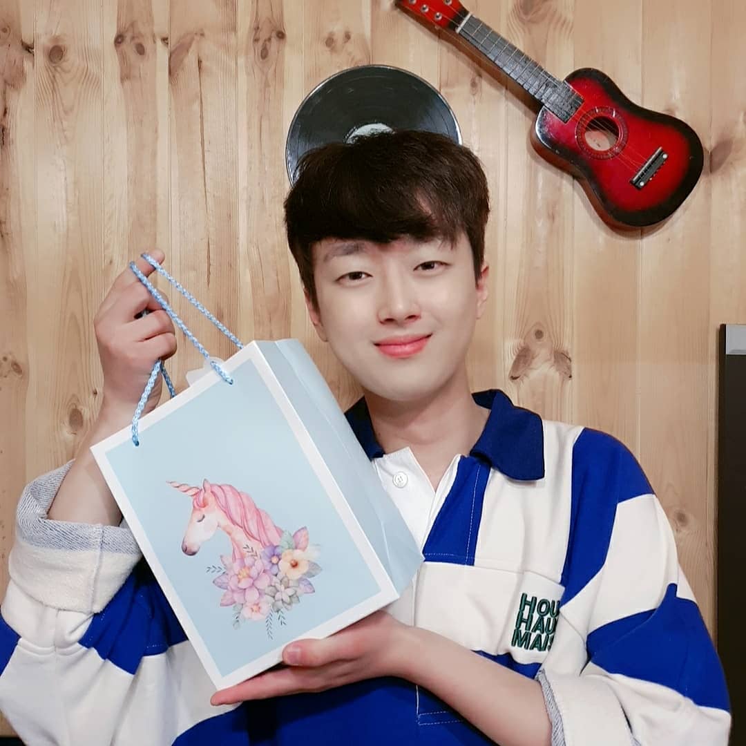 이찬원 나이, 콘서트, 팬카페, 키, 몸무게, 고향, 가족, 노래 학력 이찬원의 선물