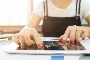 노트북하는여자