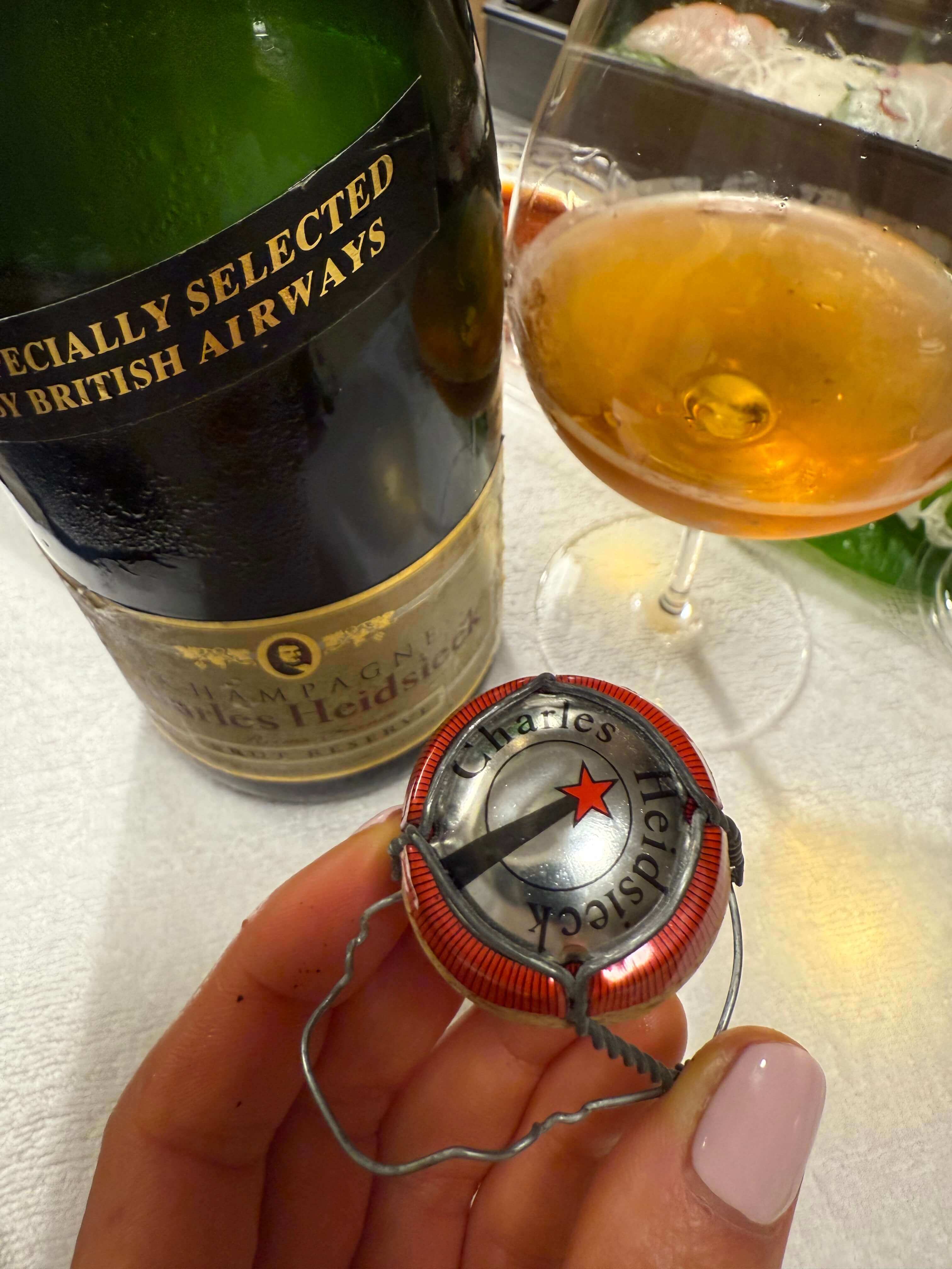 Charles Heidsieck Brut Réserve (1990s, British Airways Exclusive), Champagne, France๏ฝ์ฐฐ์ค ํ์ด์ง ๋ธ๋คผ ๋ฆฌ์ ๋ธ (1990๋
๋, ์๊ตญ ํญ๊ณต ๊ธฐ๋ด ํ๋ฆฌ๋ฏธ์ ์๋น์ค ์ ๊ณต์ฉ)