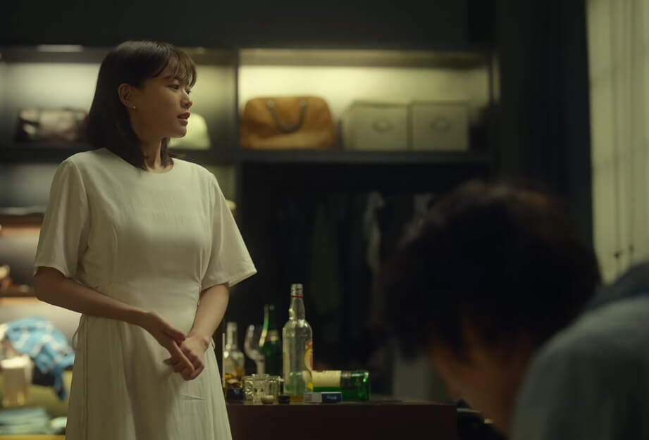 진실인 척 연기하는 다해와 혼인신고서를 보고 있는 귀주