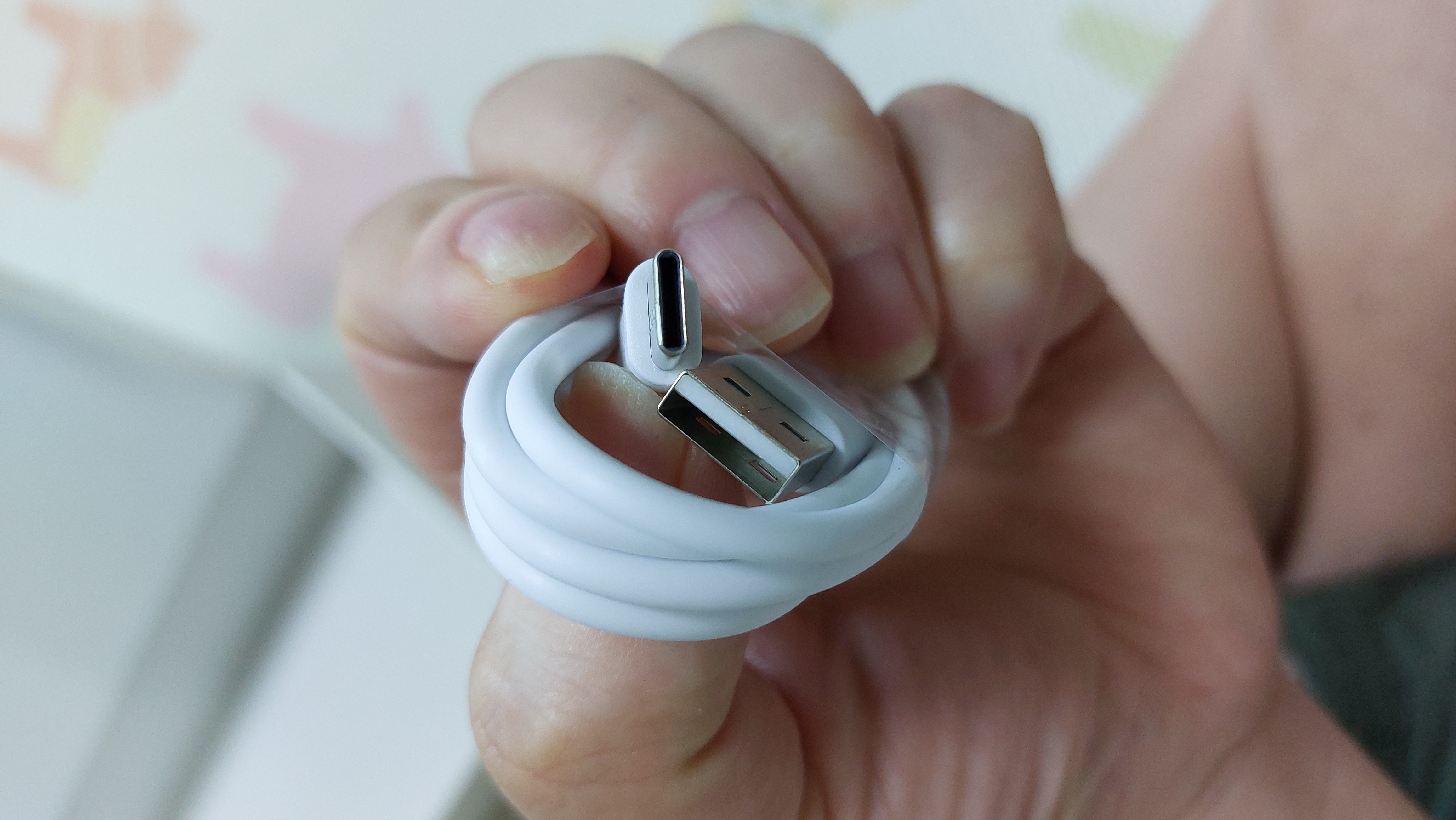 충전케이블은 c핀을 사용한 케이블임!