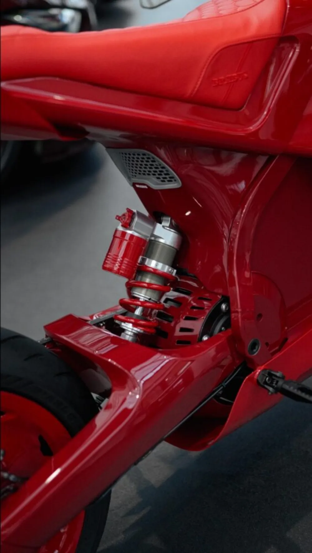 하나의 색으로 끝까지 이어진다.