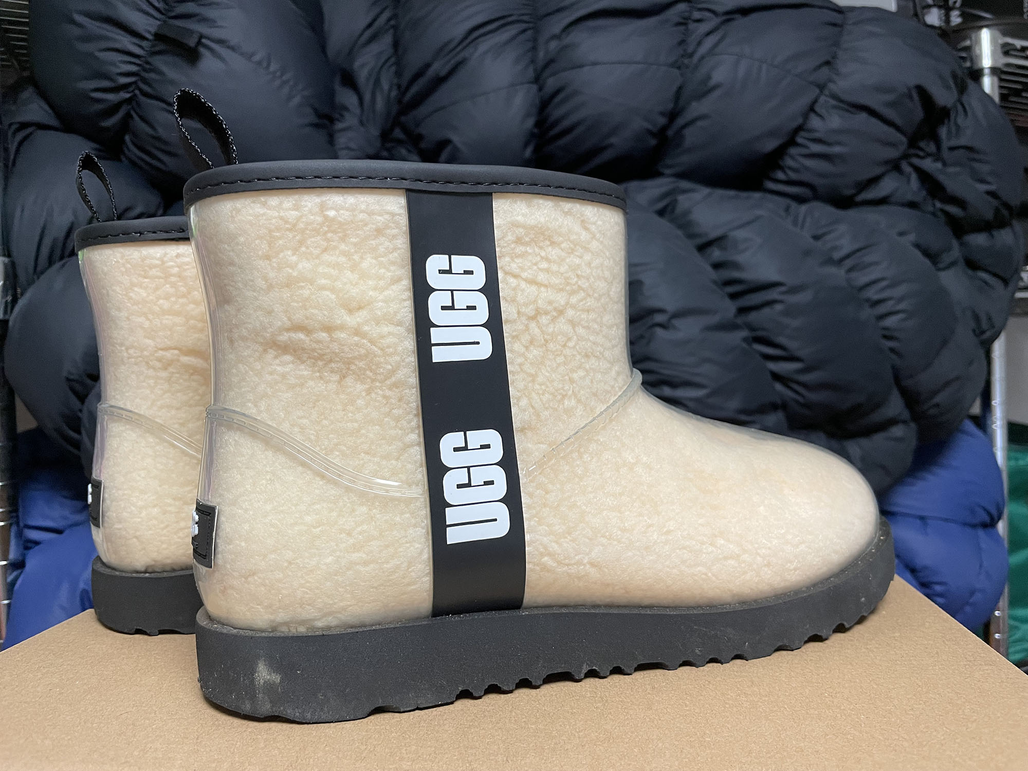 어그클래식클리어미니옆모습