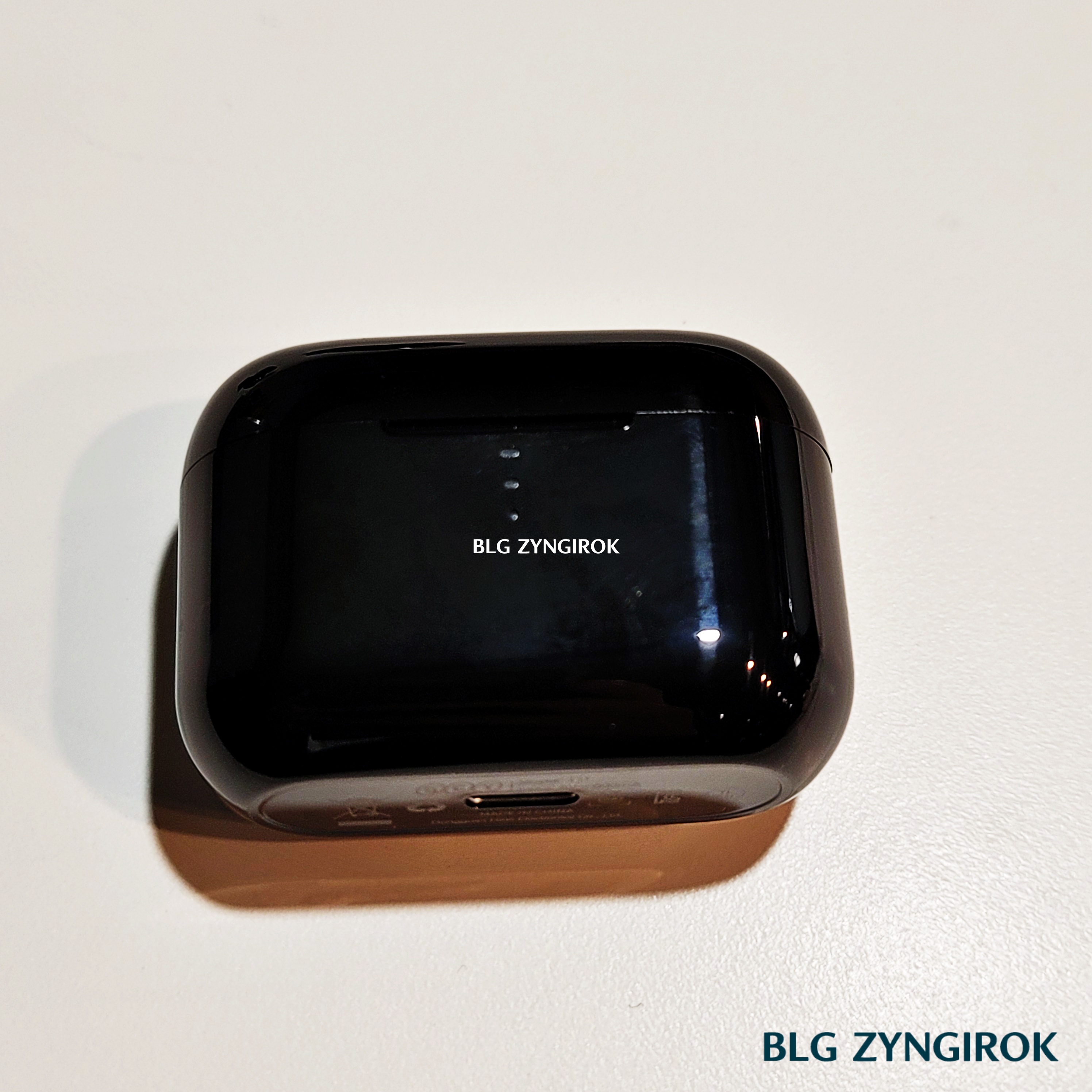 QCY-T11-충전케이스-앞면