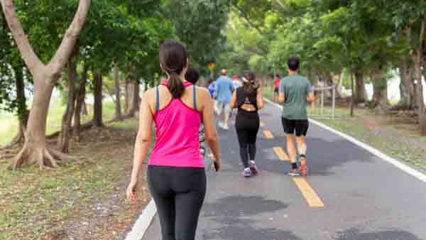 걷기 운동 모습