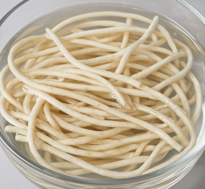 찬물에 넣어 우엉 씻기