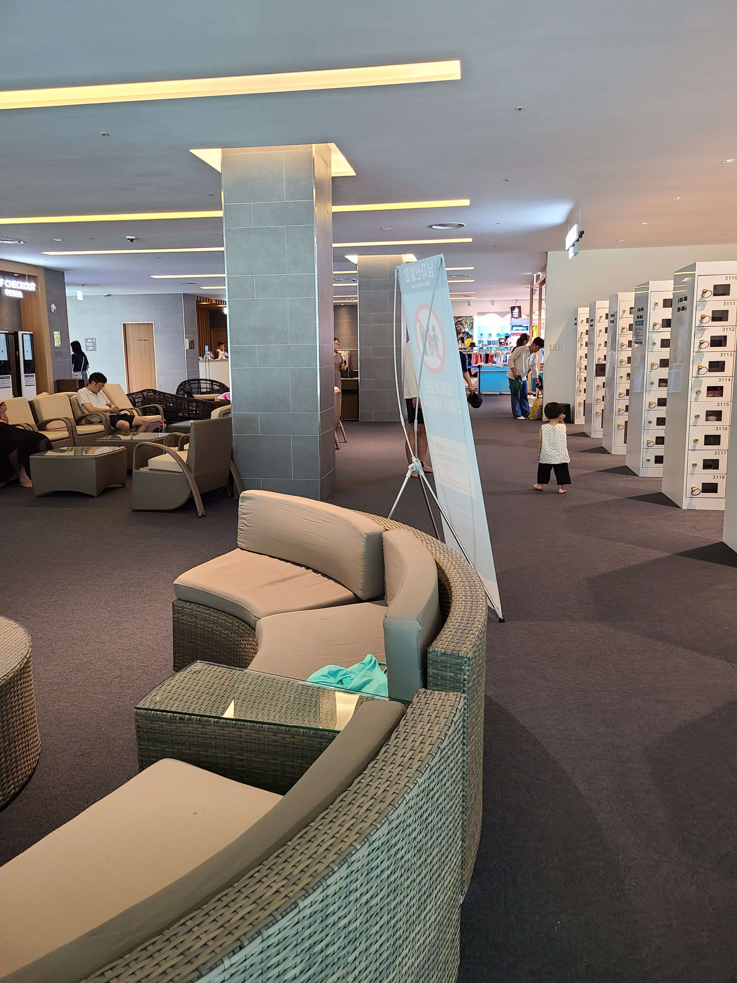 테르메덴 풀앤 스파 1층 신발장