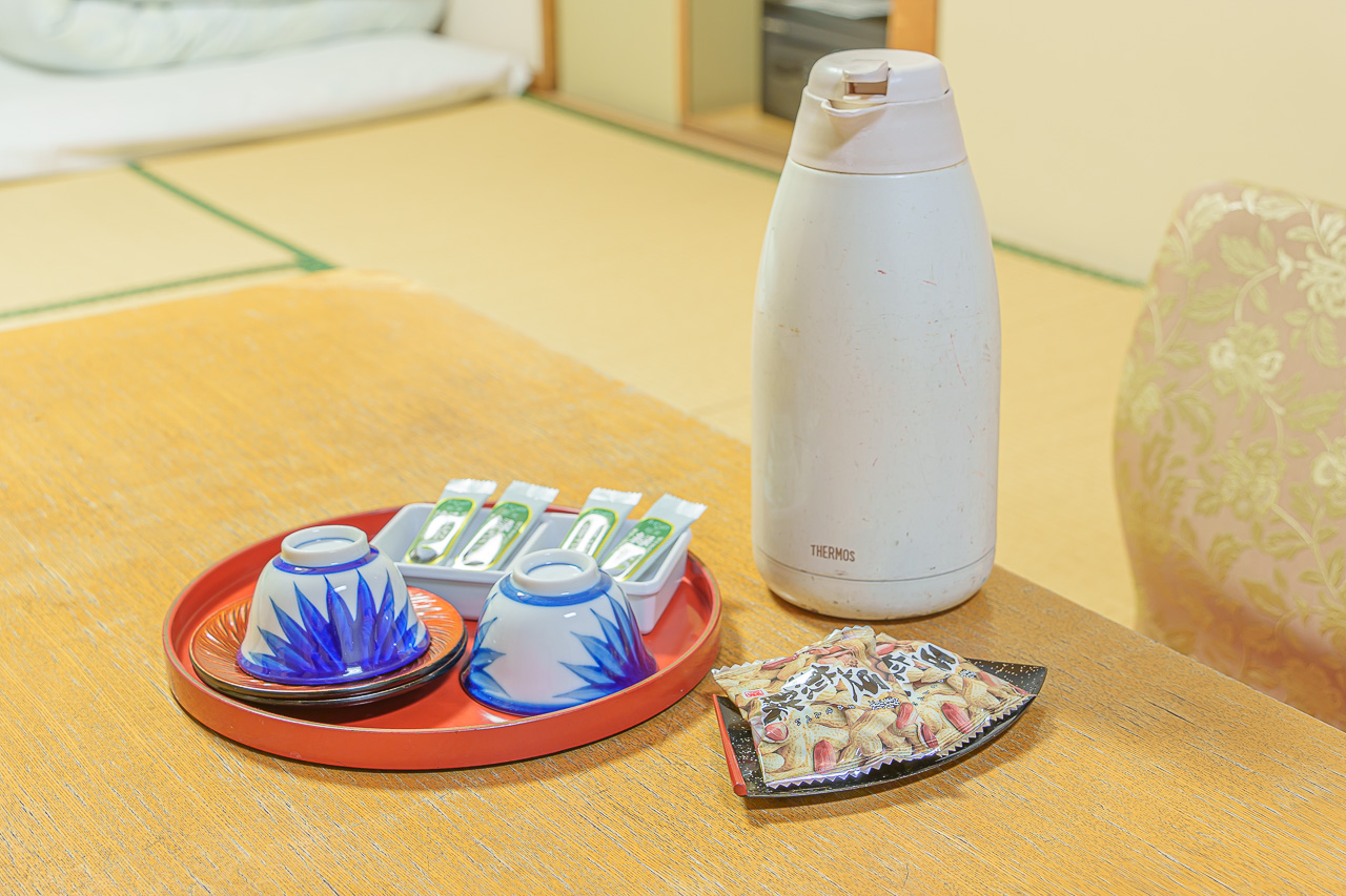 Toya Kanko Hotel: A Winter Lake View and Japanese Meals — original photograph 8