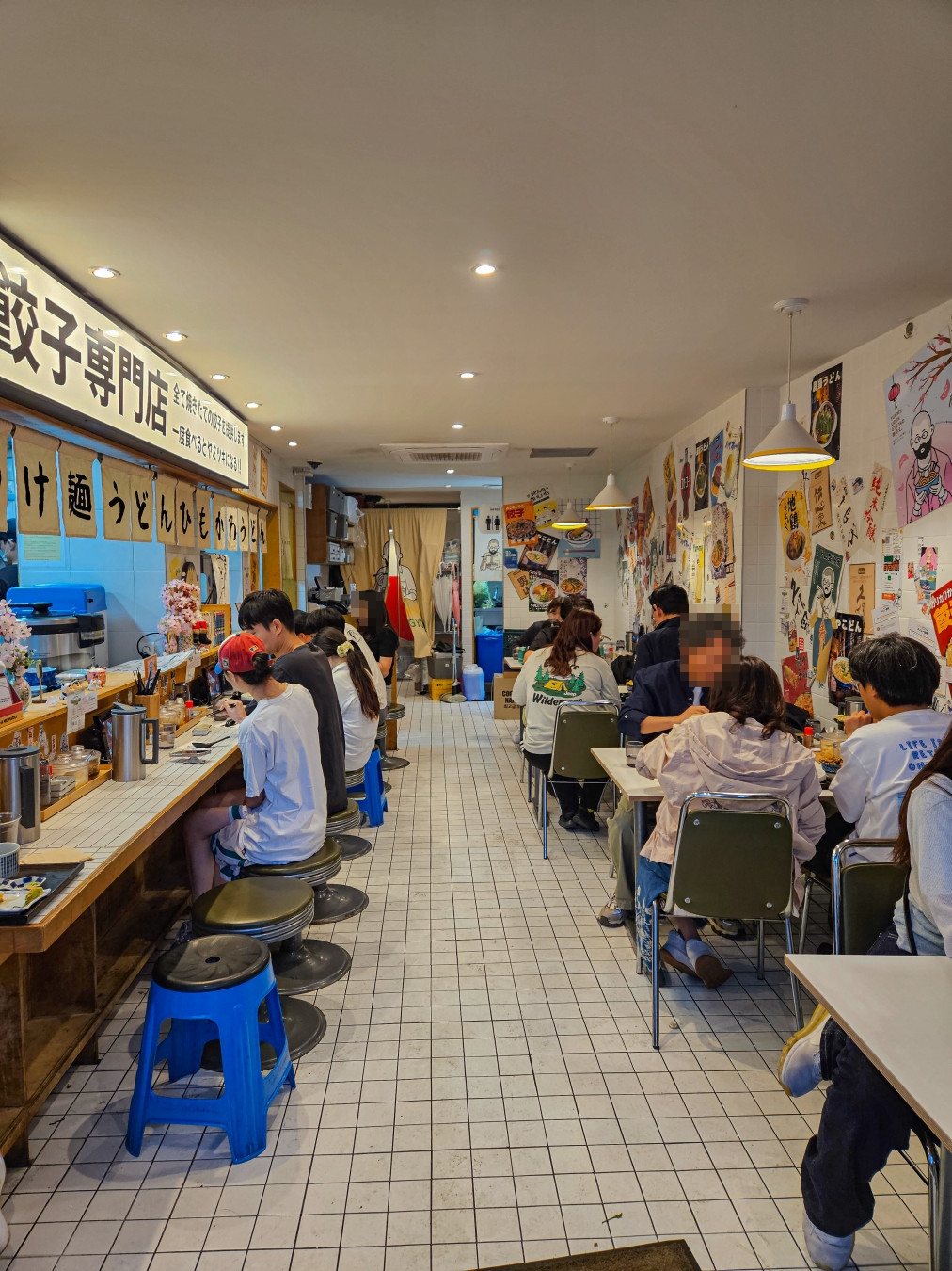 요미우돈교자 내부