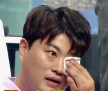 가수 김호중 목발짚고 등장 충격적인 검찰 구형