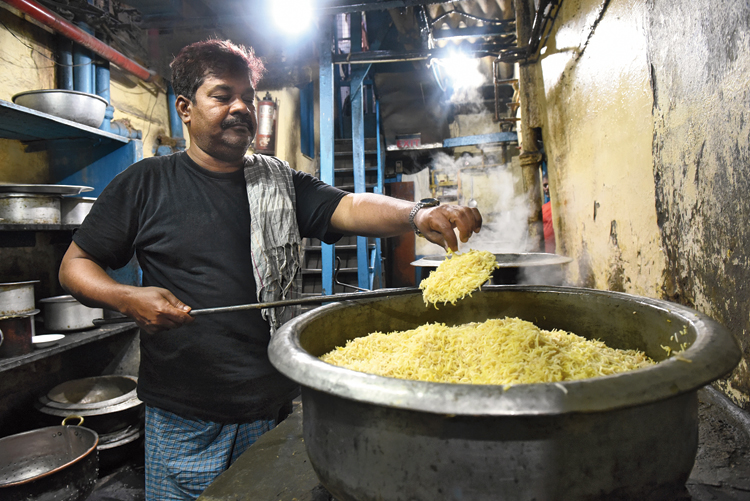 브리야니 조리하는 아저씨 (Telegraph India)