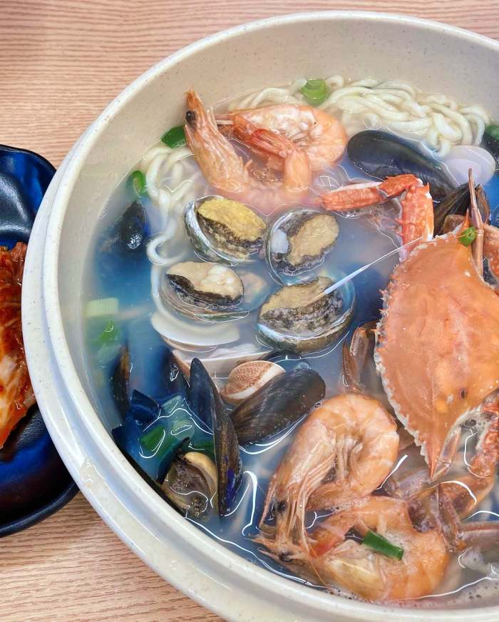 경주 황리단길 맛집 추천 생방송투데이 지금이 딱이야! 동해 바다 대게 해물칼국수 대게찜 오늘방송 자족식당