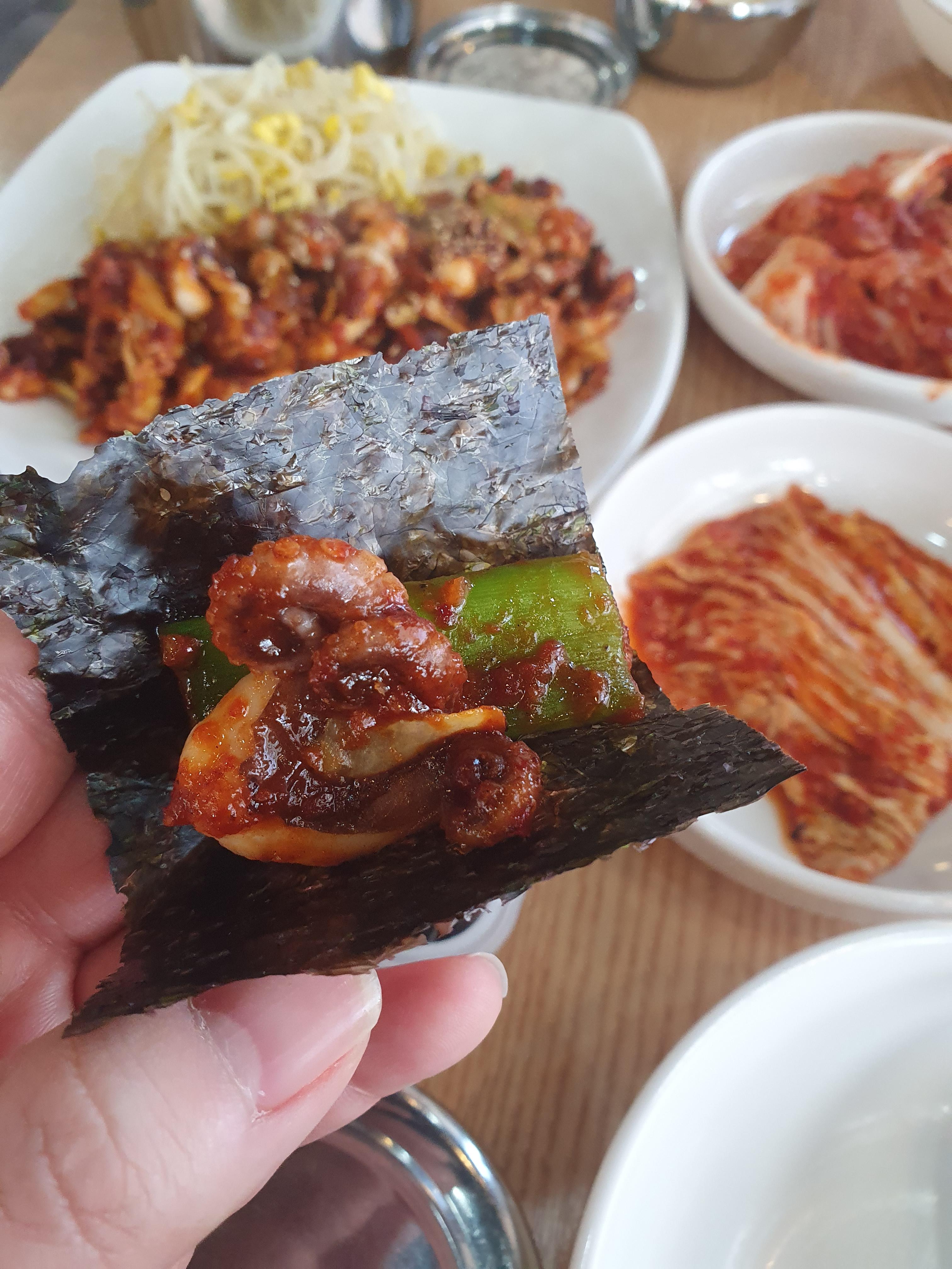 대전 관저동 칼국수 맛집 온천 물총 칼국수 쭈꾸미를 이렇게 날김에 싸먹어야 제맛!