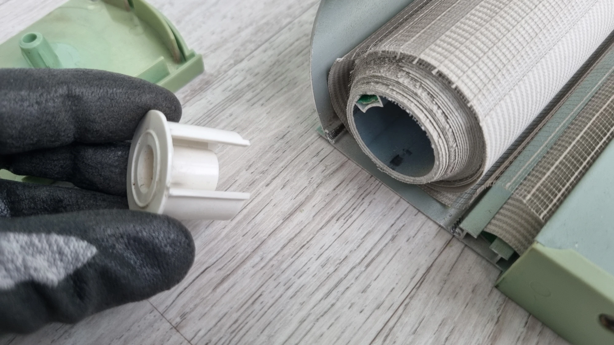 마감용 부품 끼우는 방향