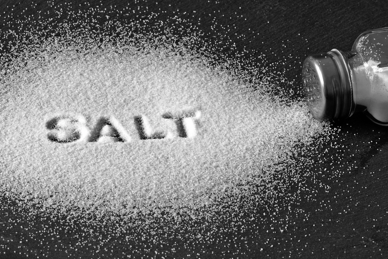 소금섭취와 관련된 내용을 표현한 이미지