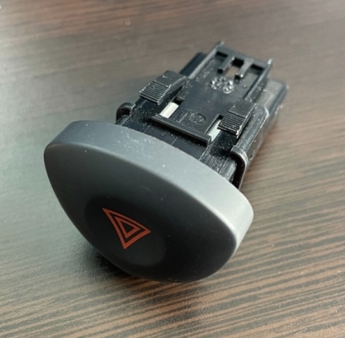 통째로 빠진 르노 트위지 비상등 버튼