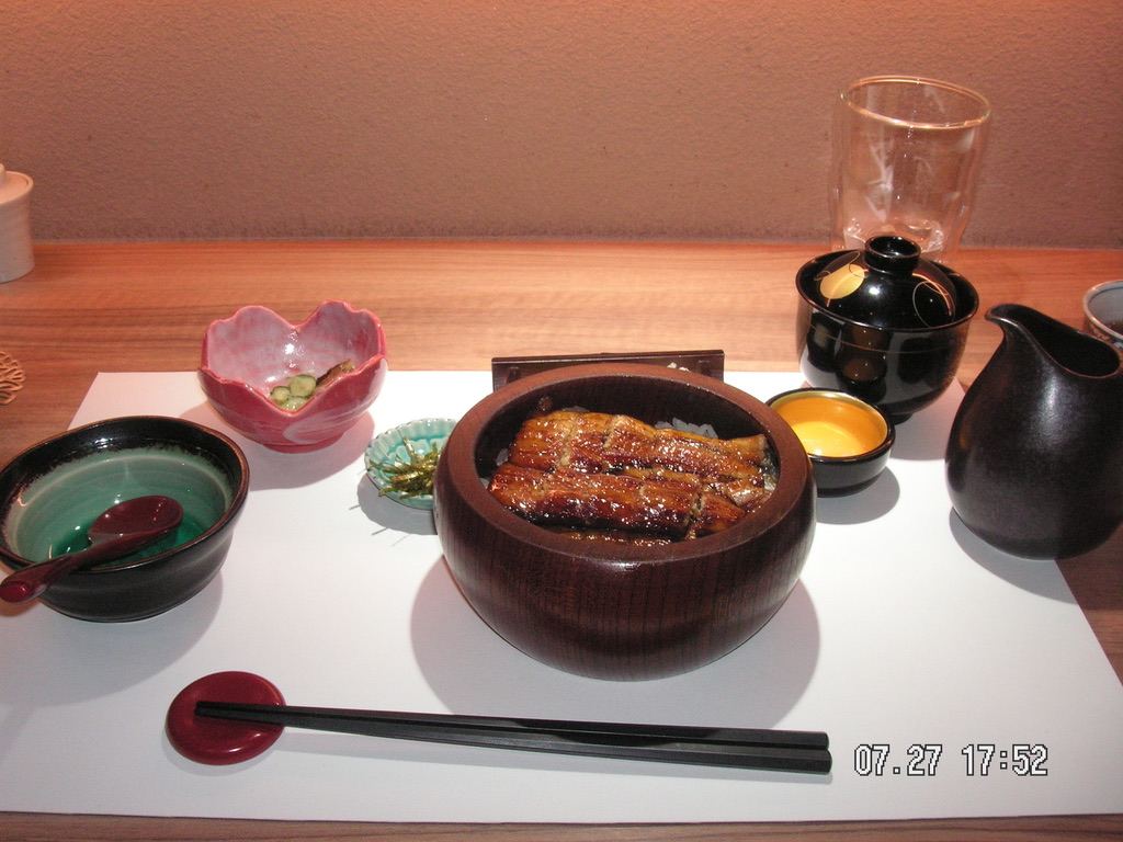 여기 기억 나시나요? 엄청난 장어덮밥 맛집! 두번째 방문이어라요. 이때는 저번에 너무 맛있어서 지갑을 좀 더 오픈! 무려 인당 거진 5만원 지불해서 장어1/2마리 먹었던것 같다( 기억이 가물가물 3/4마리였던거 같기도 하고..)