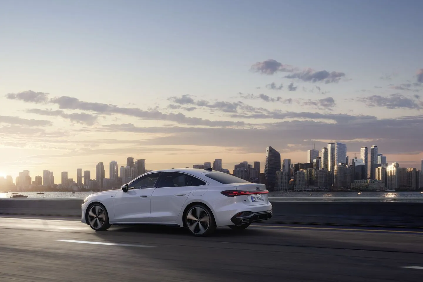 아우디 A5 E 하이브리드 이미지