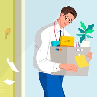 가방에-짐을-싸들고-회사를-나오는-모습