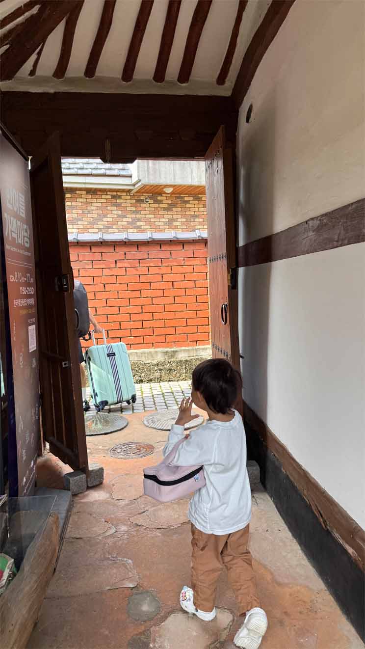 전주-한옥마을숙소추천-마당예쁜집-입구