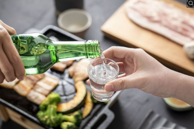 술 먹을 때 돼지고기를 먹어야 하는 이유