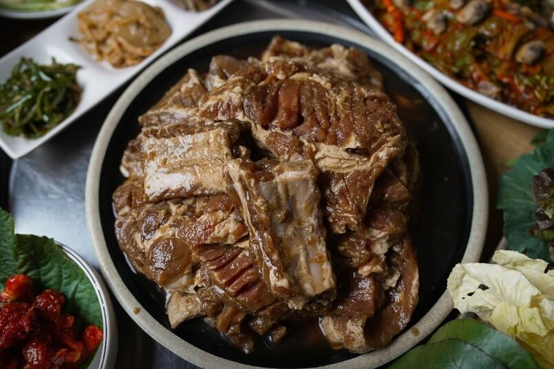 생생정보 오늘 또 방문 스타밥집 가수 김수찬 단골 인천 24시 경희궁 효성점 왕갈비탕 돼지왕갈비 맛집