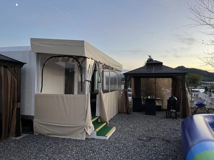 초이스캠프 카라반 6호 자리 앞