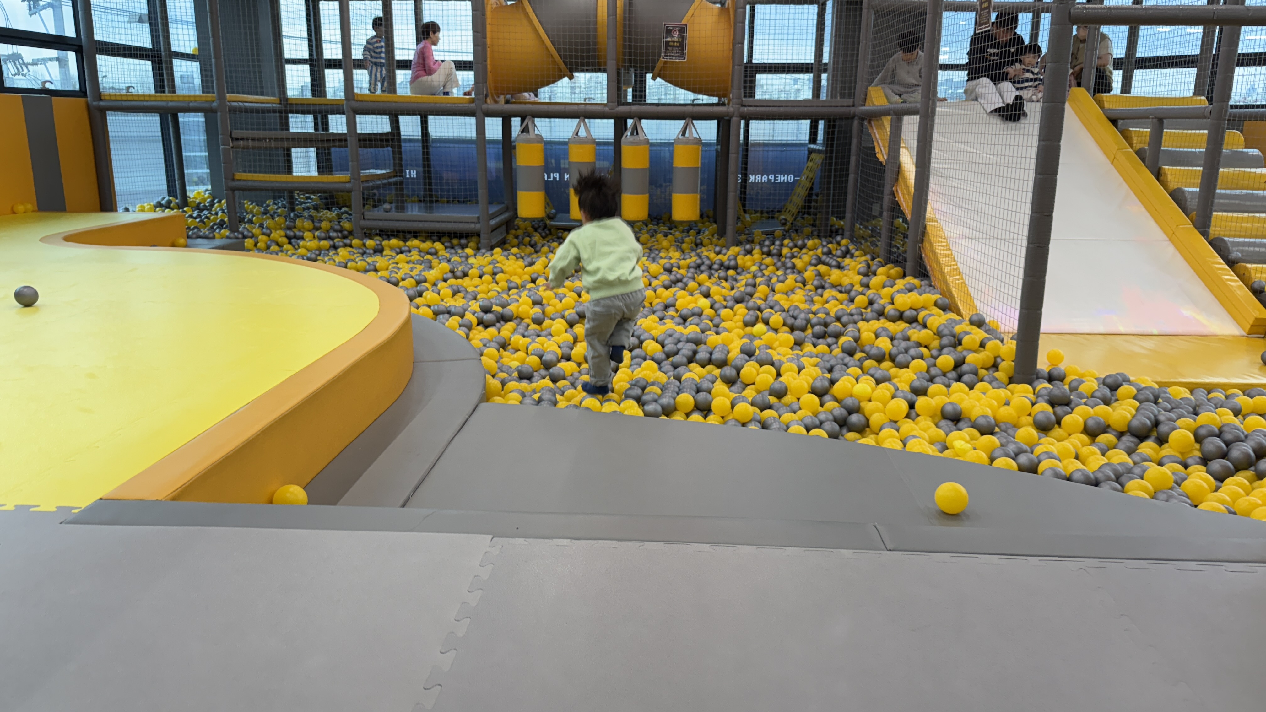 영유아존 볼풀장