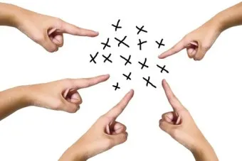 폄하 폄훼 뜻 가치 깎아내리다 헐뜯다 사용법_28