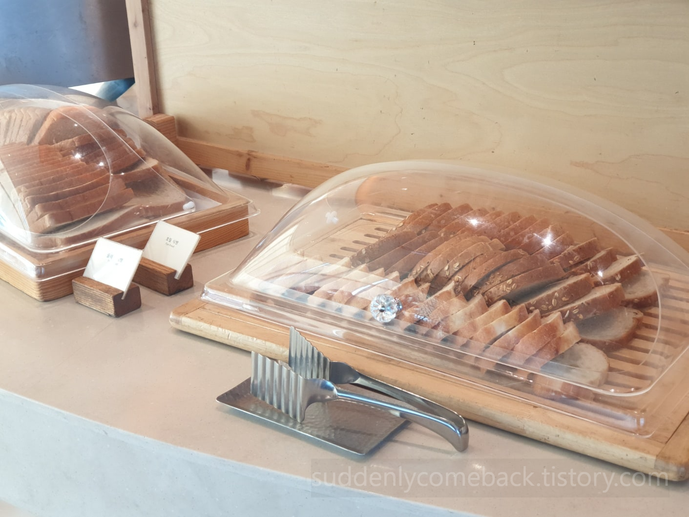 롯데-시티-호텔-뷔페-식빵