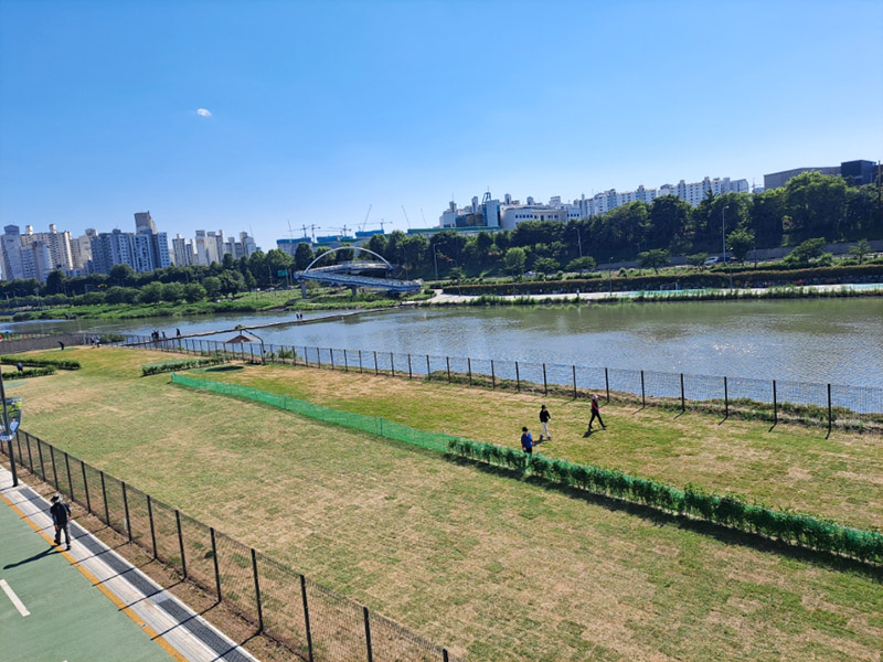 중랑구립파크골프장. 중랑천 중화체육공원 인근에 중랑구파크골프장이 개장했습니다.