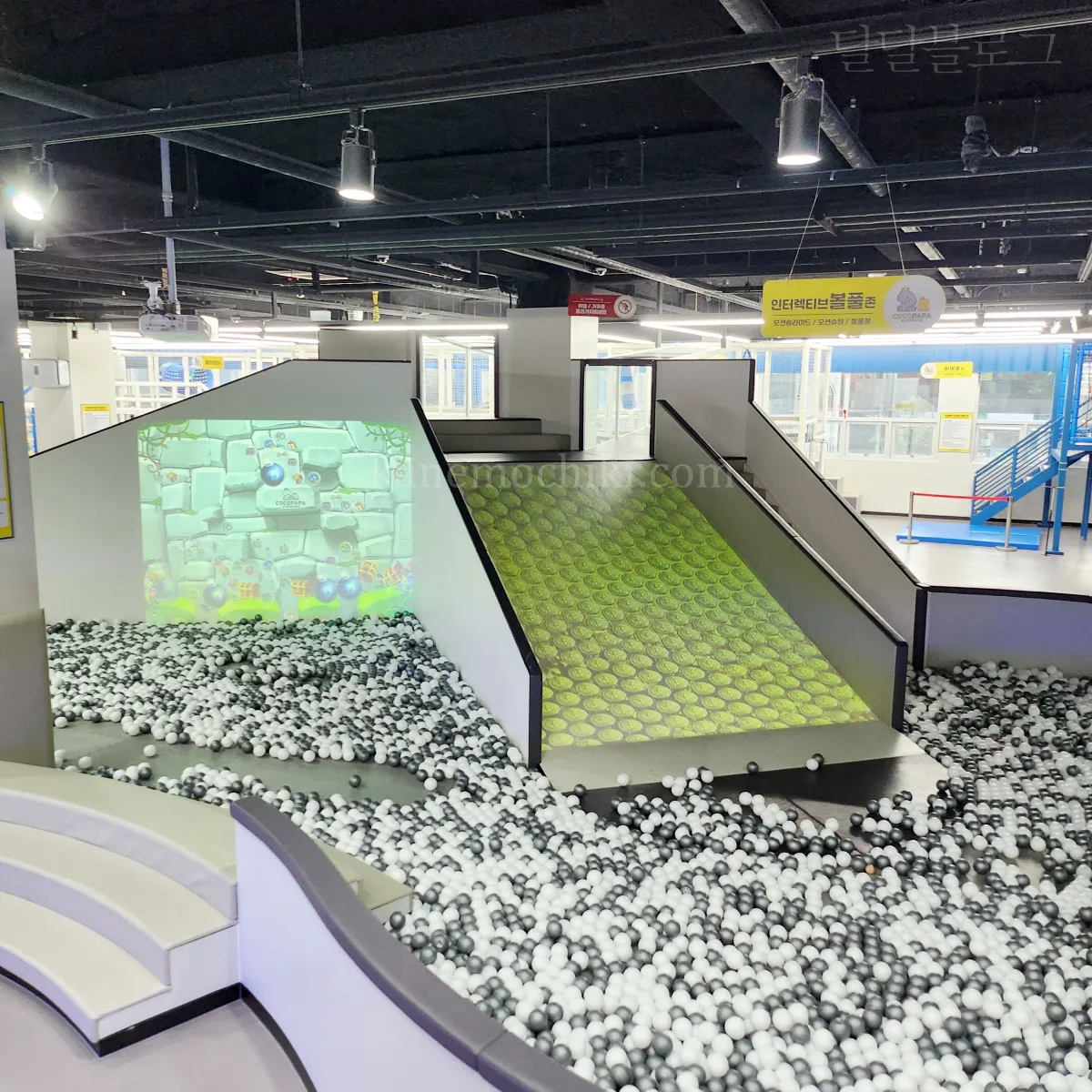 코코파파-키즈카페-볼풀존