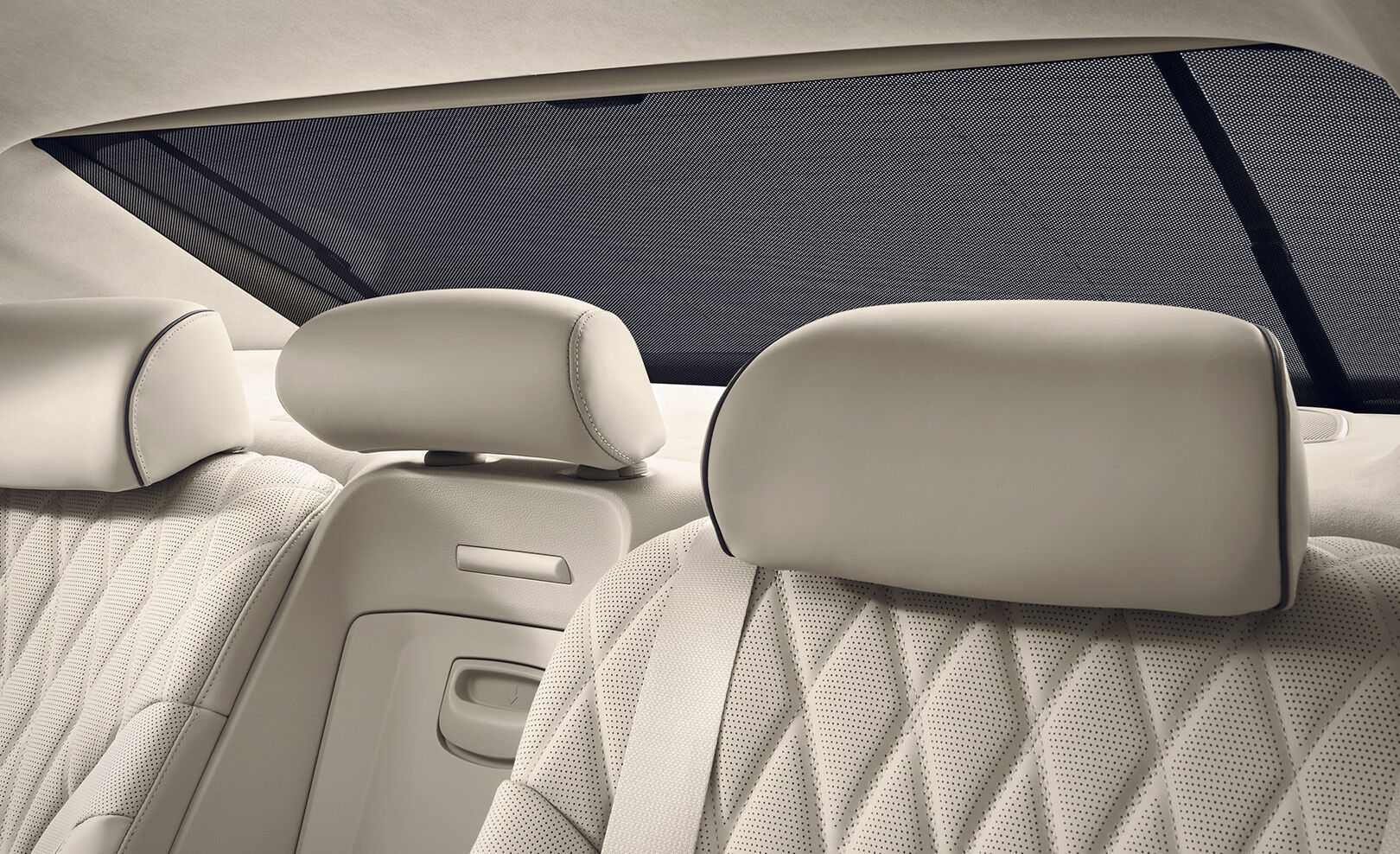 G80 가솔린 2.5 터보 / 가솔린 3.5 실내디자인 뒷면 전동식 커튼