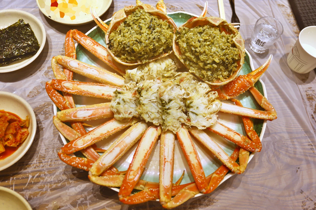 대포항 대게 맛집 성진활어 대게 플레이팅과 게딱지 볶음밥