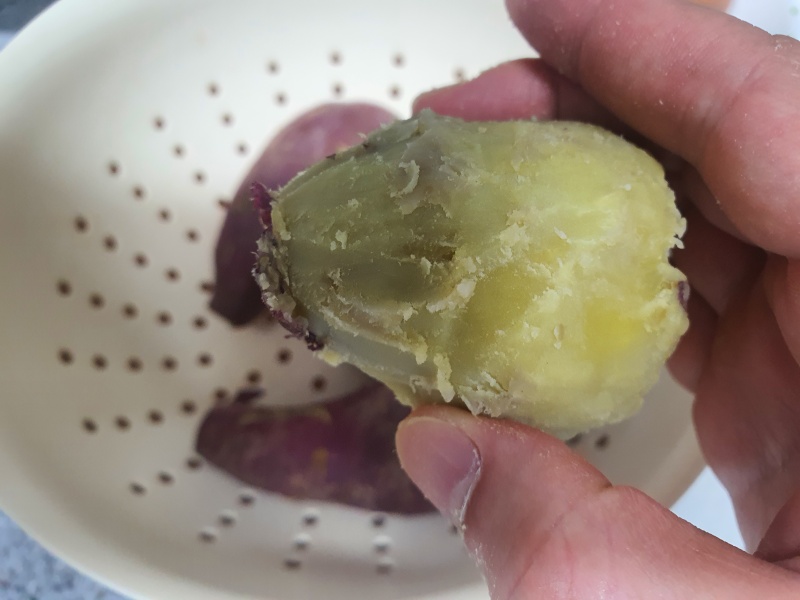 껍질이-벗겨진-고구마