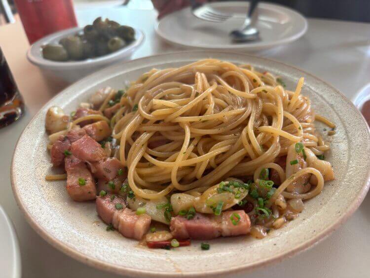 베이컨이 들어간 오일파스타