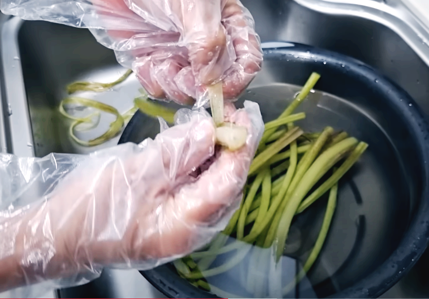 머위대 들깨볶음