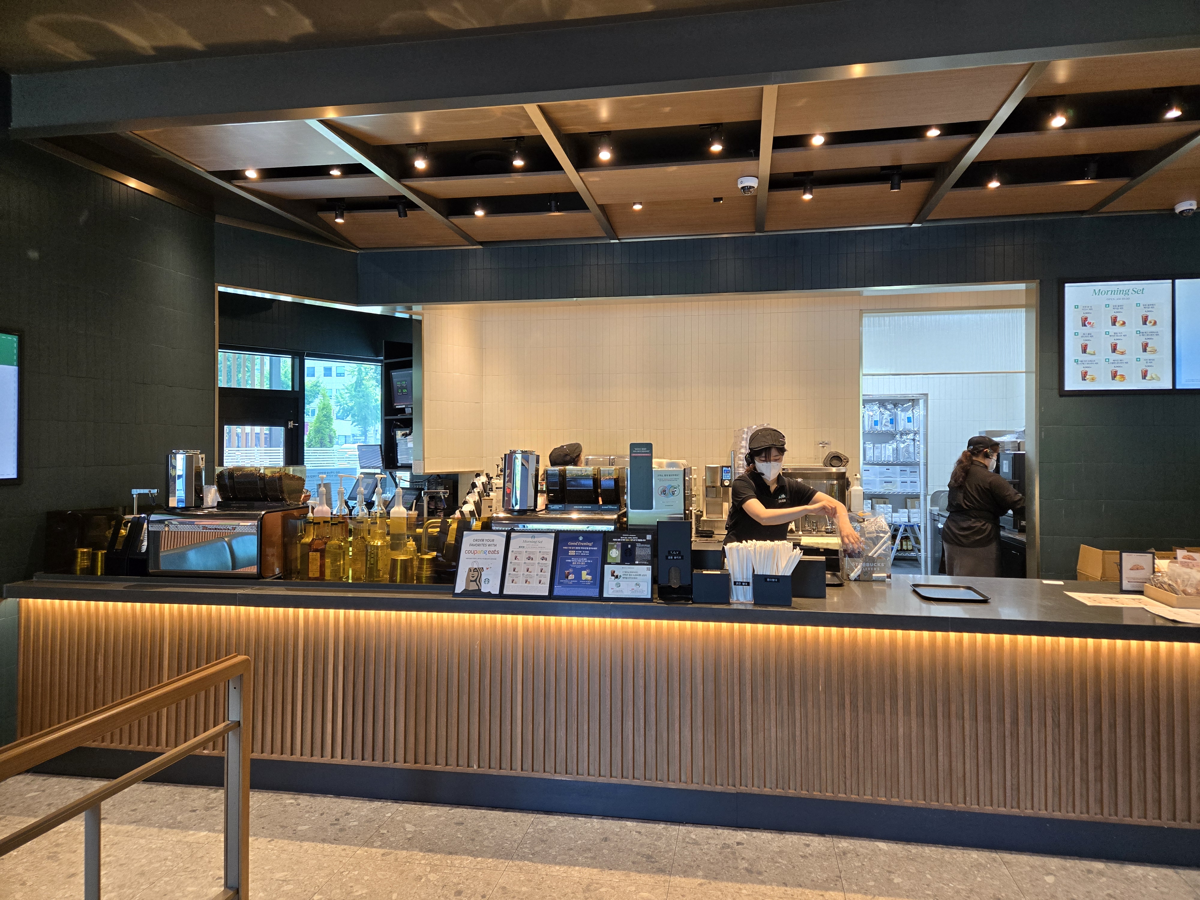 수성구 두산동 스타벅스 두산DT점 분위기